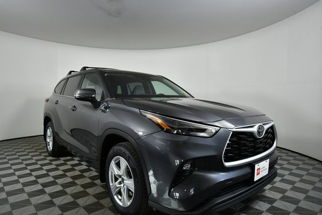 2023 Toyota Highlander L photo 4