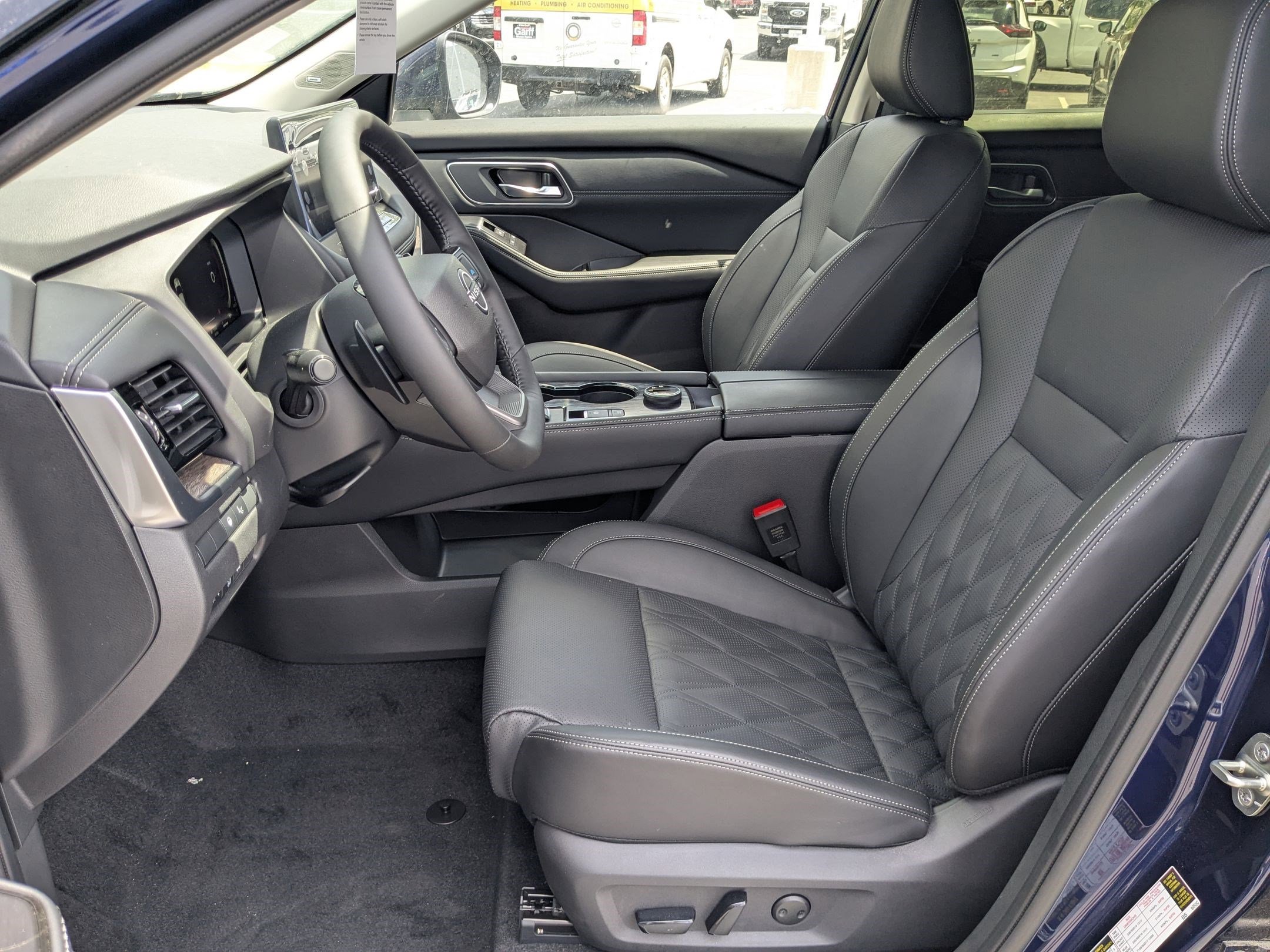 2025 Nissan Rogue Platinum photo 12