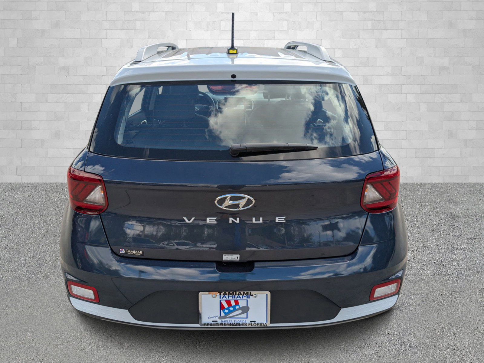 2025 Hyundai Venue Limited photo 3
