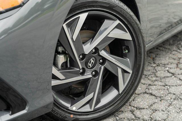 2025 Hyundai Elantra Hybrid Limited photo 2