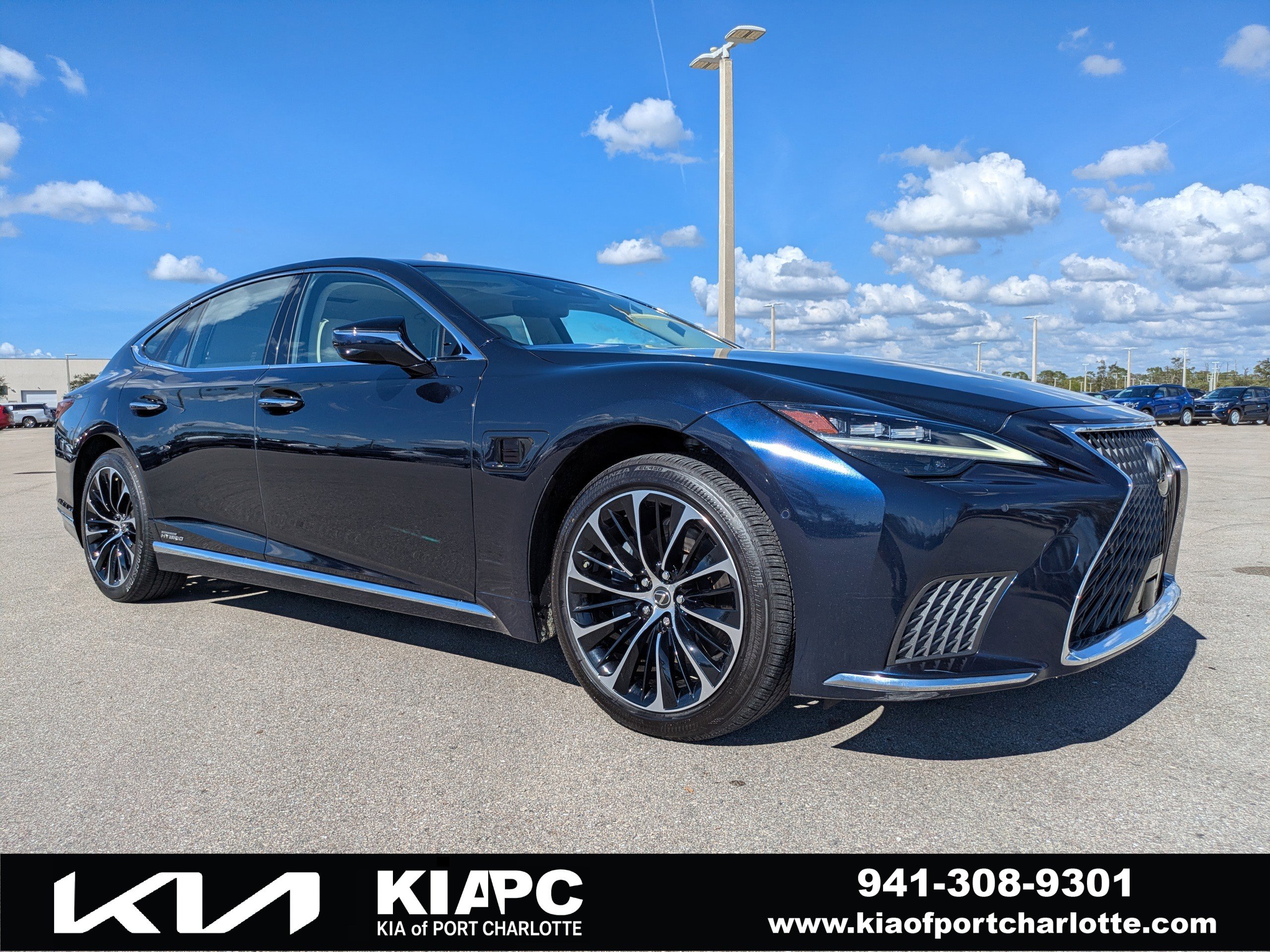 2022 Lexus LS Hybrid 500h's photo