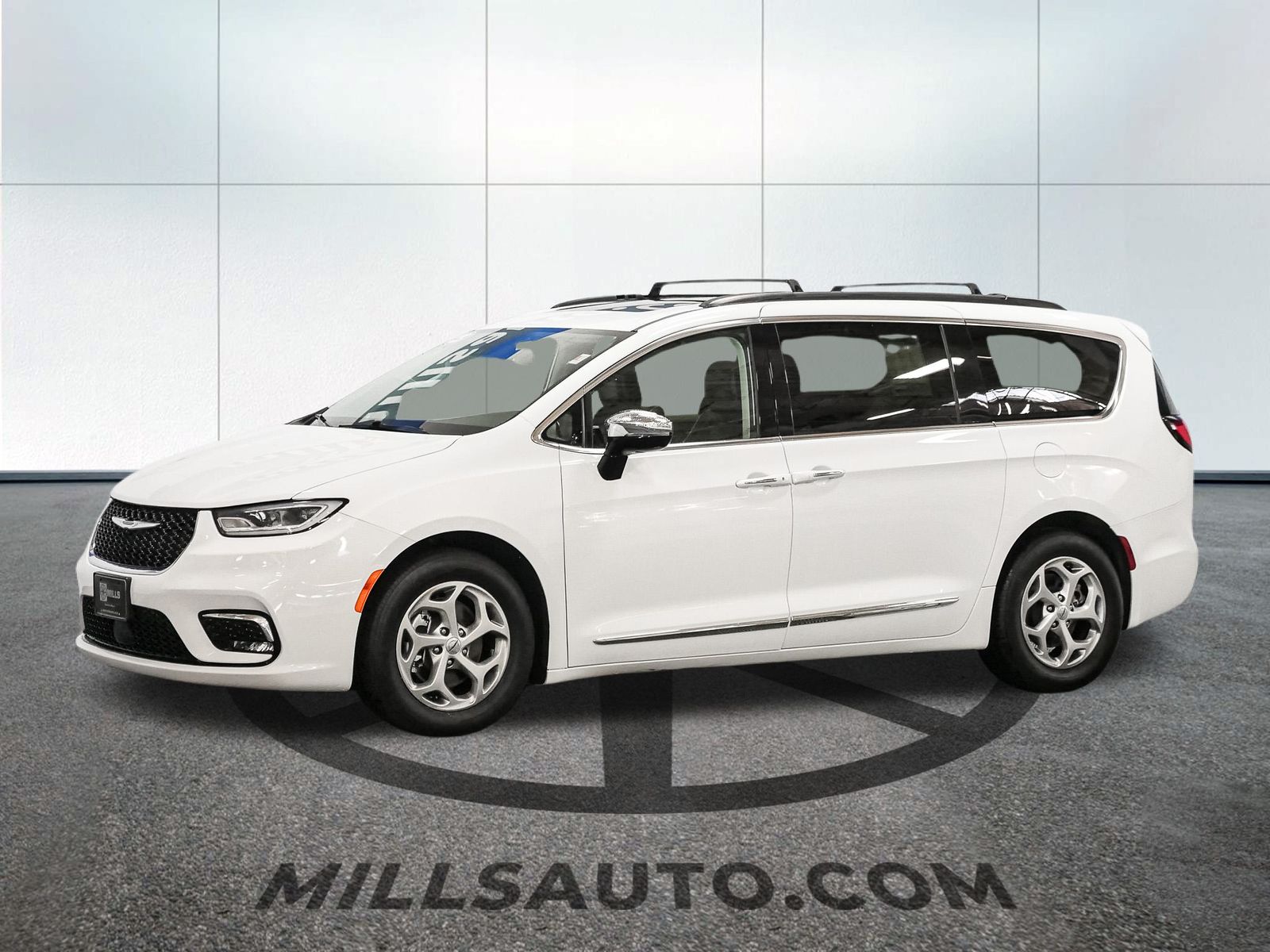 Used 2023 Chrysler Pacifica Limited with VIN 2C4RC1GG3PR571263 for sale in Baxter, Minnesota