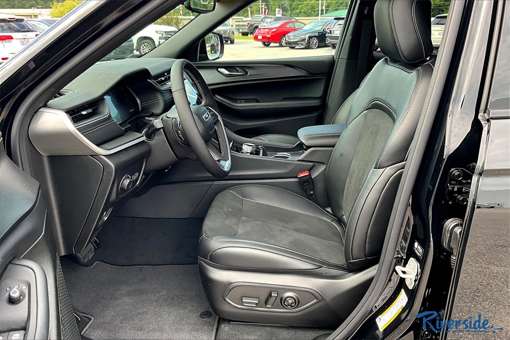 2025 Jeep Grand Cherokee Altitude X photo 9