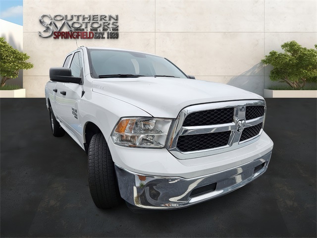 2024 Ram 1500 Classic SLT photo 4