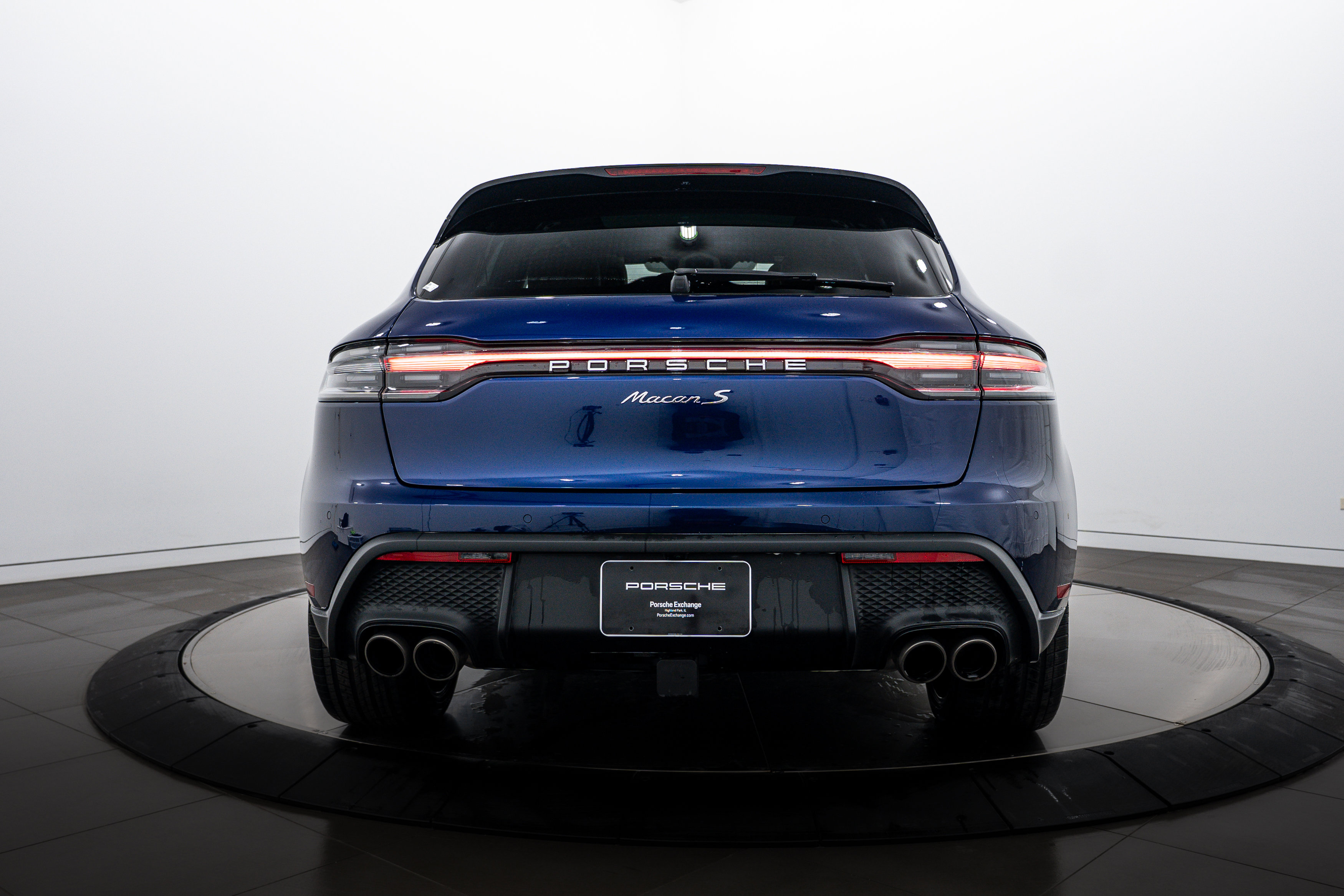 2025 Porsche Macan S photo 3