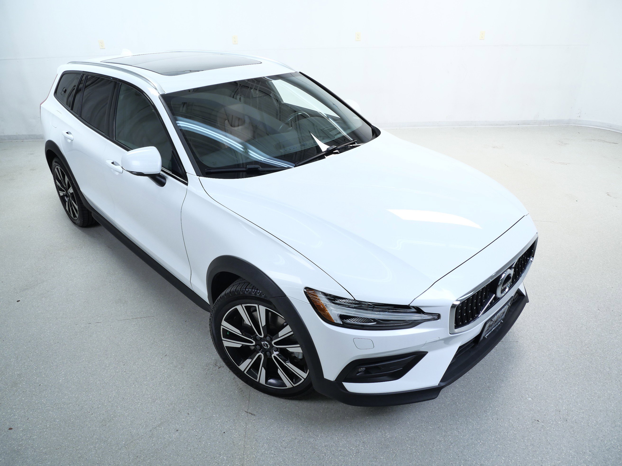 2022 Volvo V60 Cross Country T5 AWD photo 3