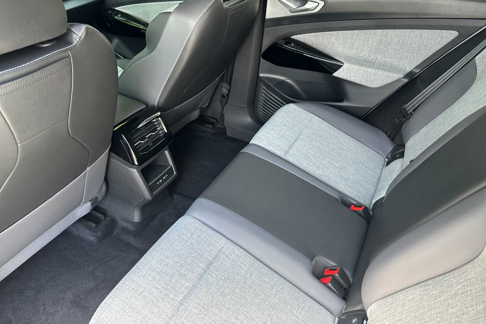2023 Volkswagen ID.4 Pro photo 12