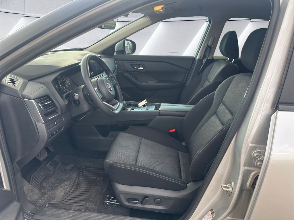 2024 Nissan Rogue SV photo 7
