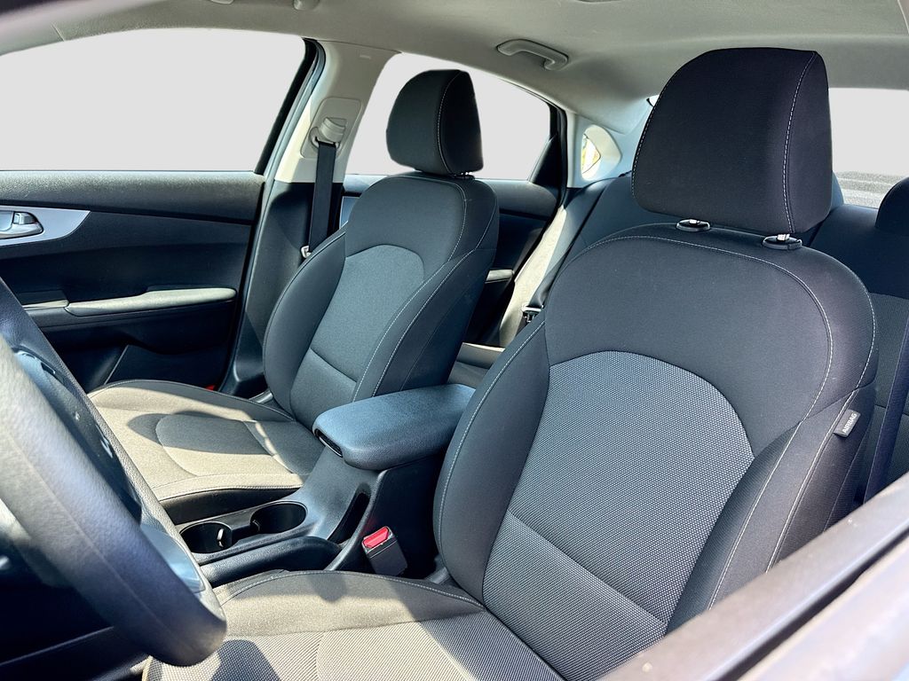 2023 Kia Forte LXS photo 7