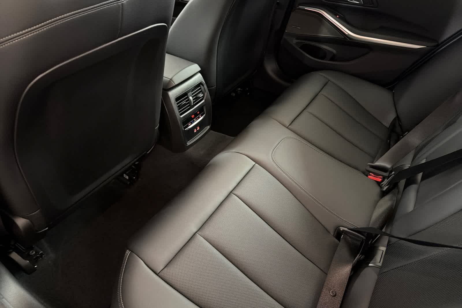 2025 BMW 3 Series 330i