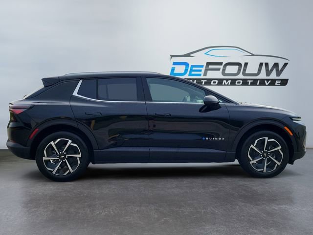 2026 Chevrolet Equinox LT photo 2