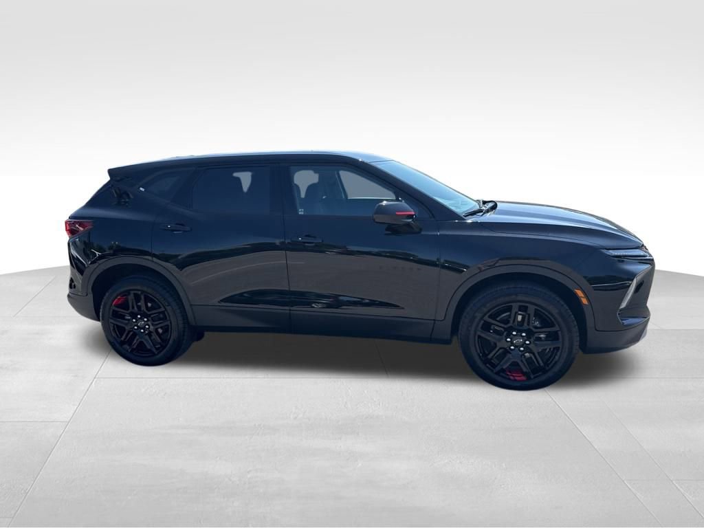 2025 Chevrolet Blazer 2LT photo 2