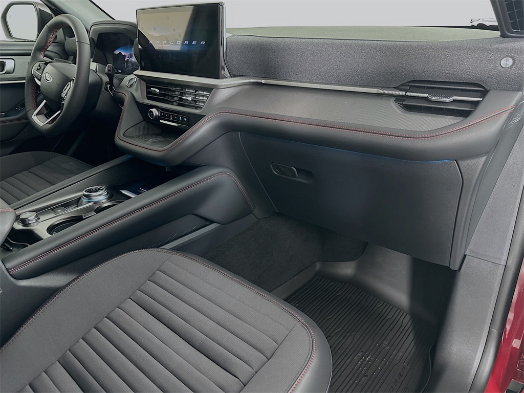 2025 Ford Explorer ST-Line photo 30