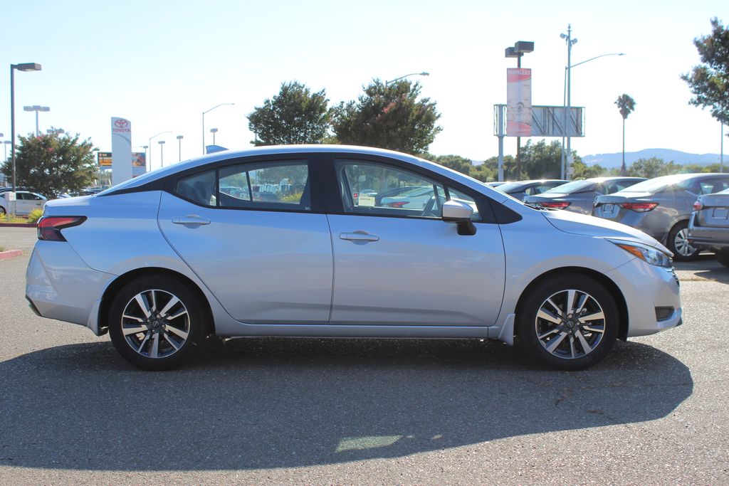 2025 Nissan Versa 1.6 SV photo 5