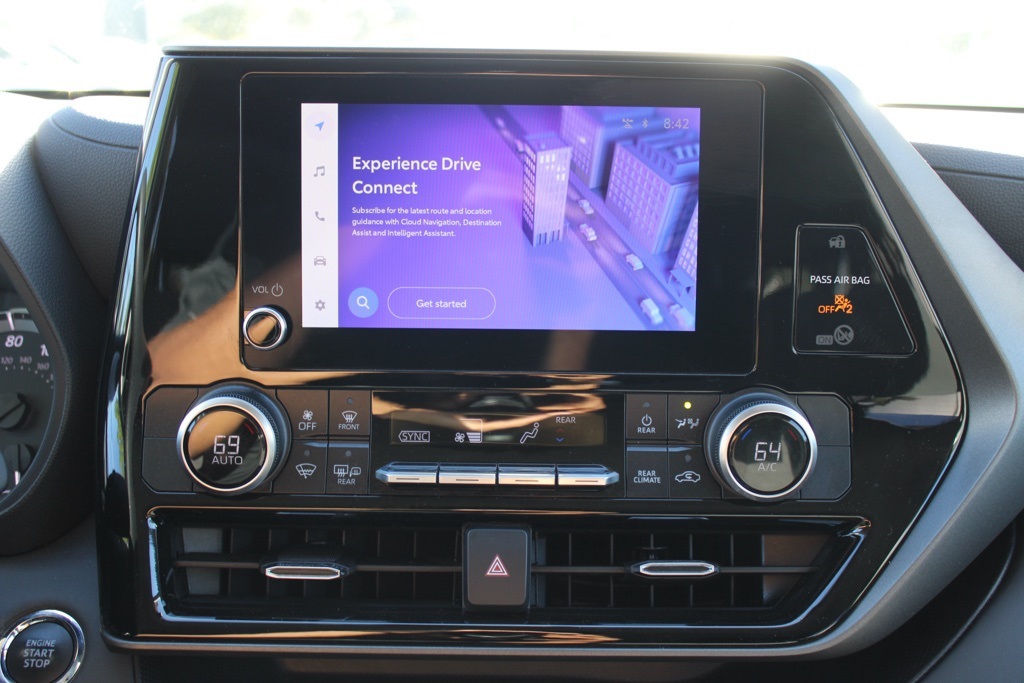 2023 Toyota Highlander L photo 28