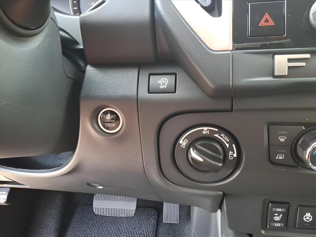 2025 Nissan Frontier SV photo 24