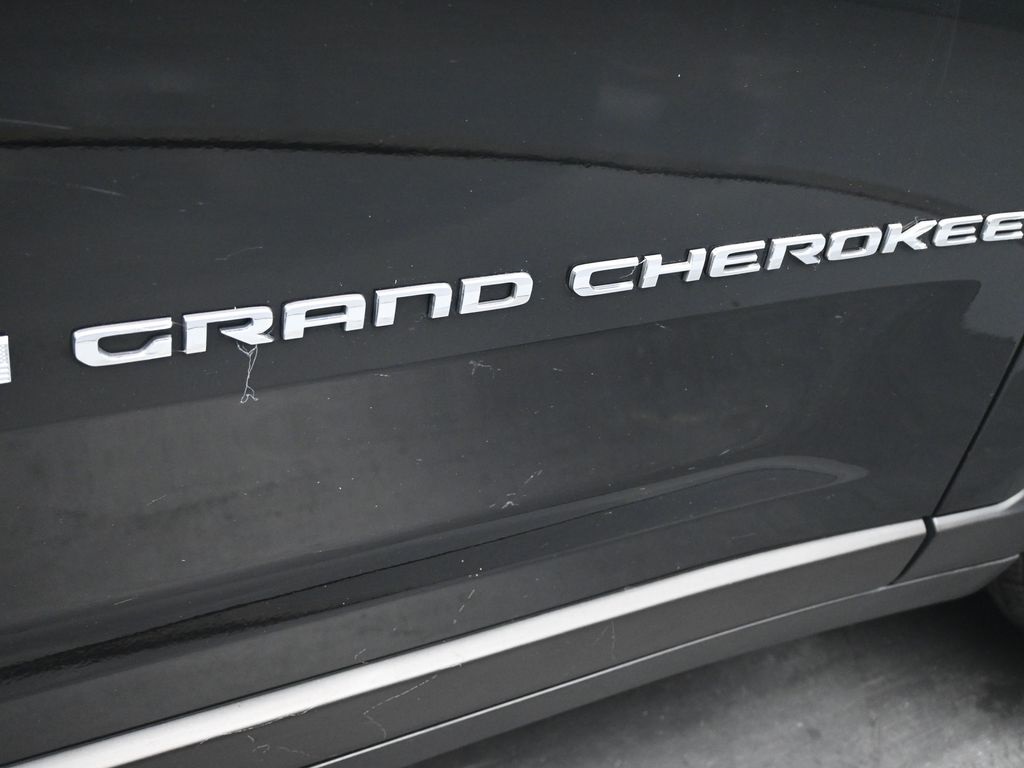 2023 Jeep Grand Cherokee Laredo photo 15