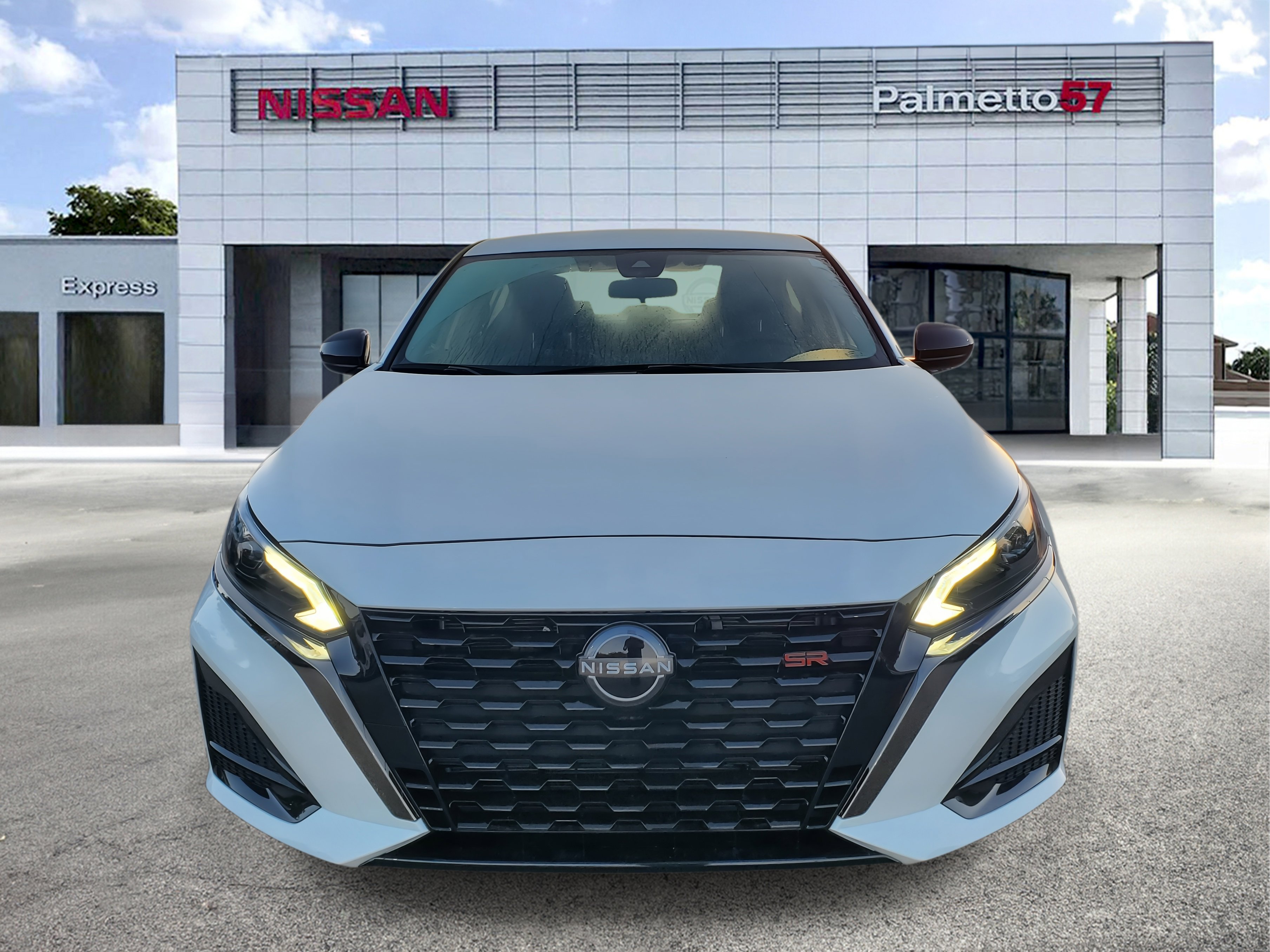 2025 Nissan Altima SR photo 2
