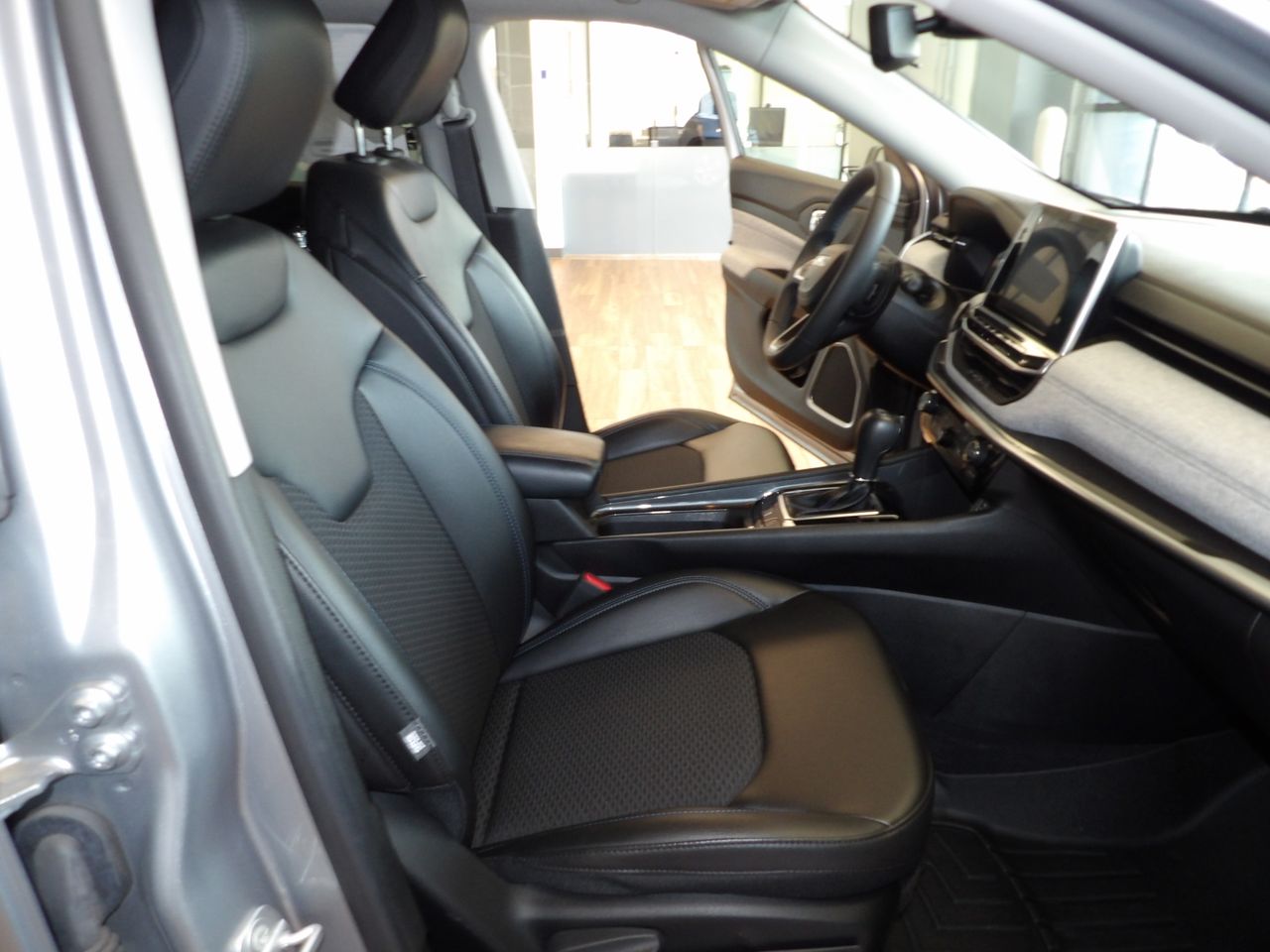 2022 Jeep Compass Latitude photo 14