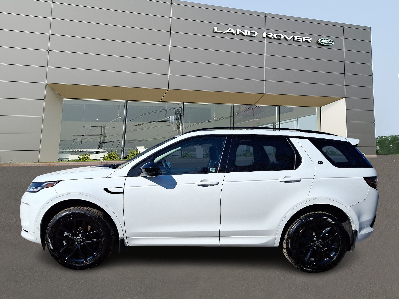 2025 Land Rover Discovery Sport S photo 3