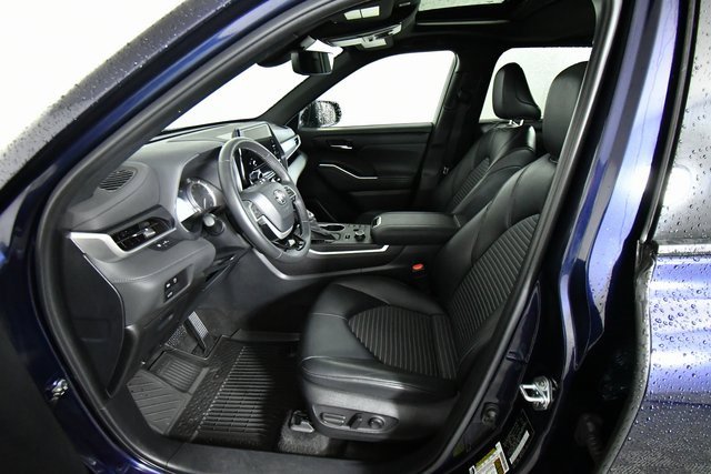 2024 Toyota Highlander LE photo 4
