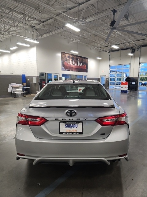 2020 Toyota Camry SE photo 7