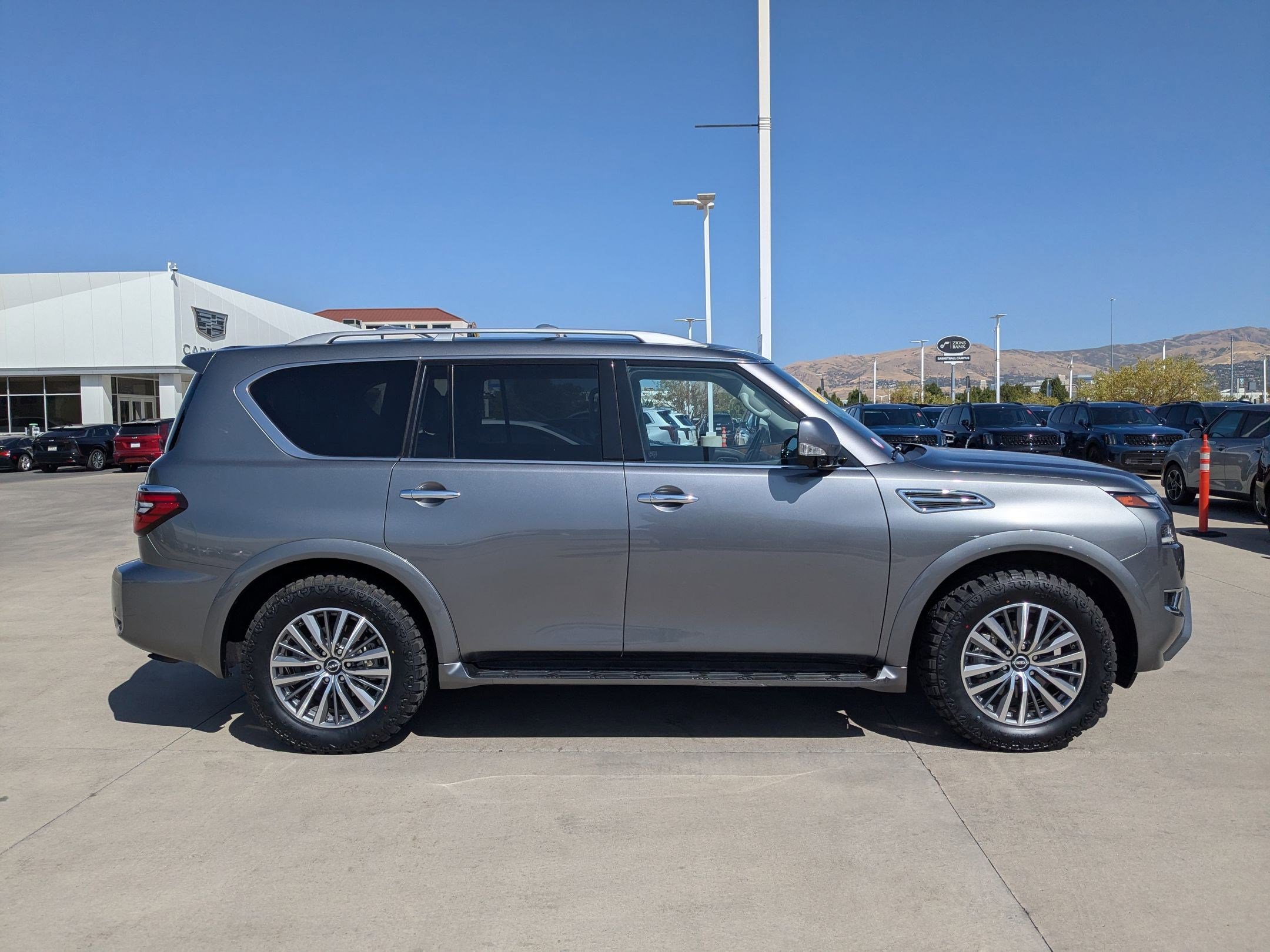 2024 Nissan Armada SL photo 6