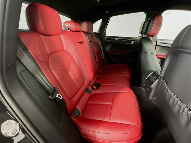 2026 Porsche Macan S photo 28