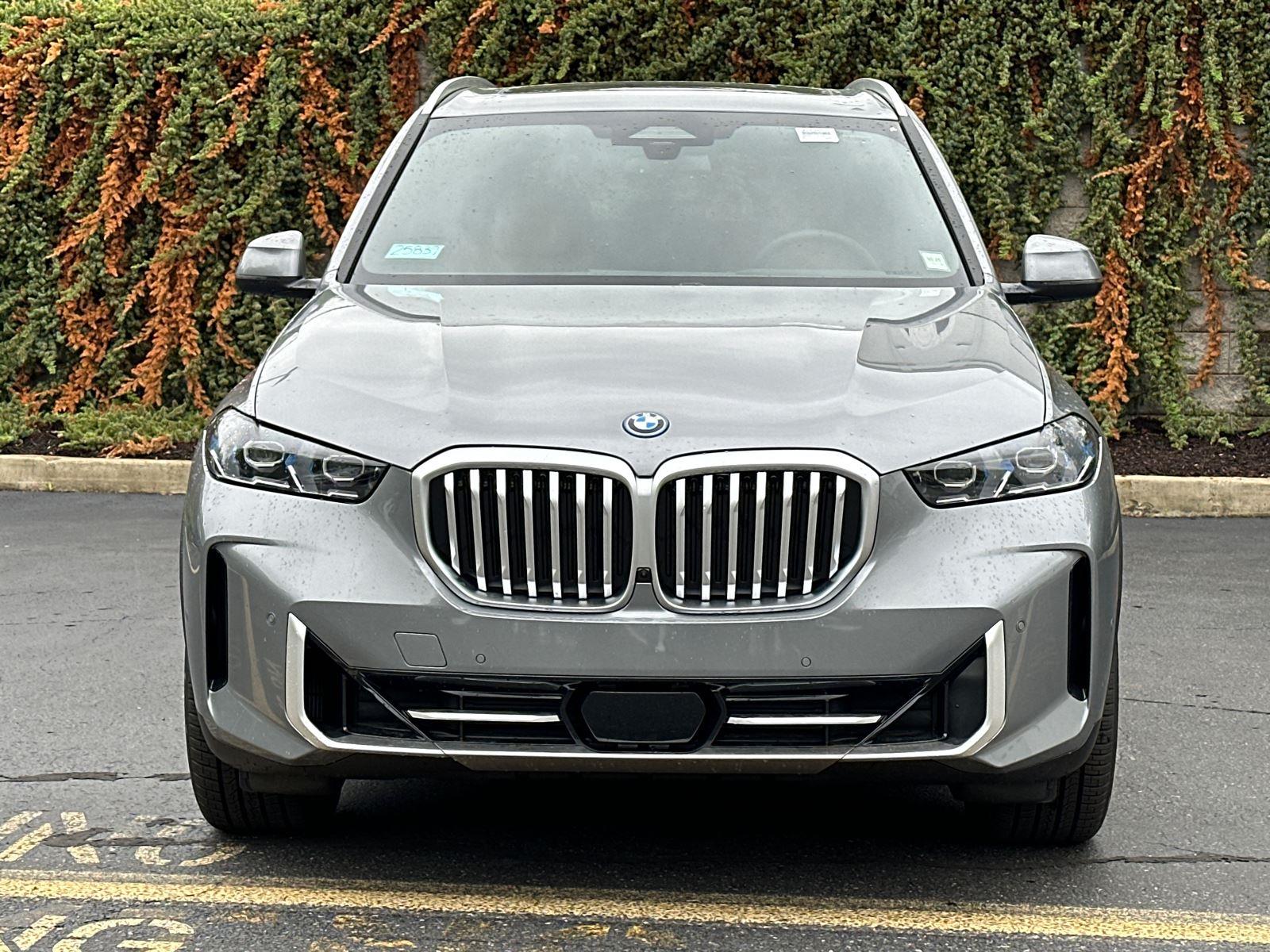 New 2025 Skyscraper Grey Metallic BMW xDrive50e image 13