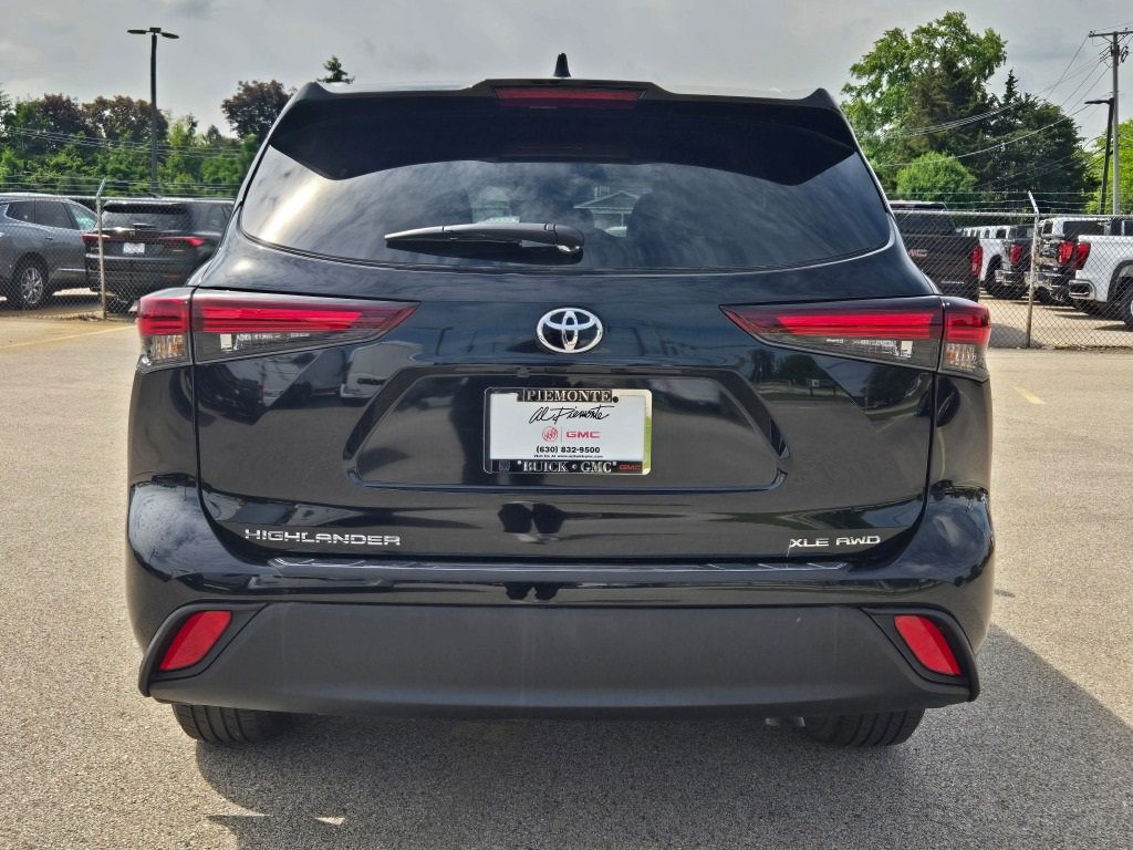 2024 Toyota Highlander LE photo 13