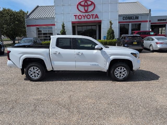 2025 Toyota Tacoma SR5 photo 12