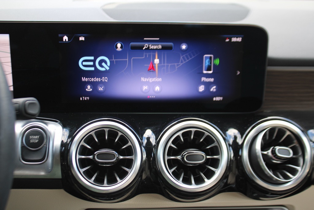 2024 Mercedes Benz EQB 250+ photo 16