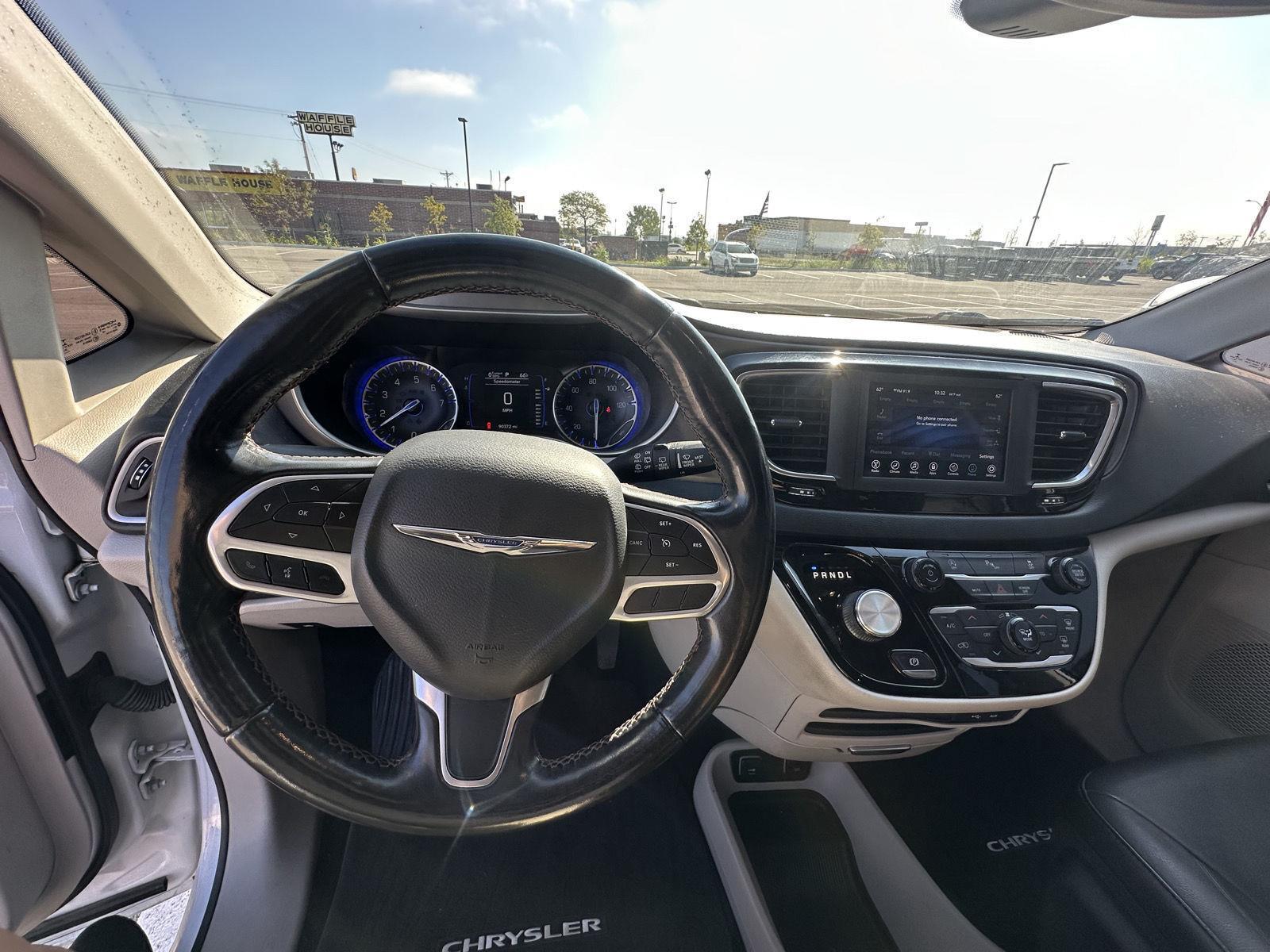 2020 Chrysler Pacifica Touring L photo 7