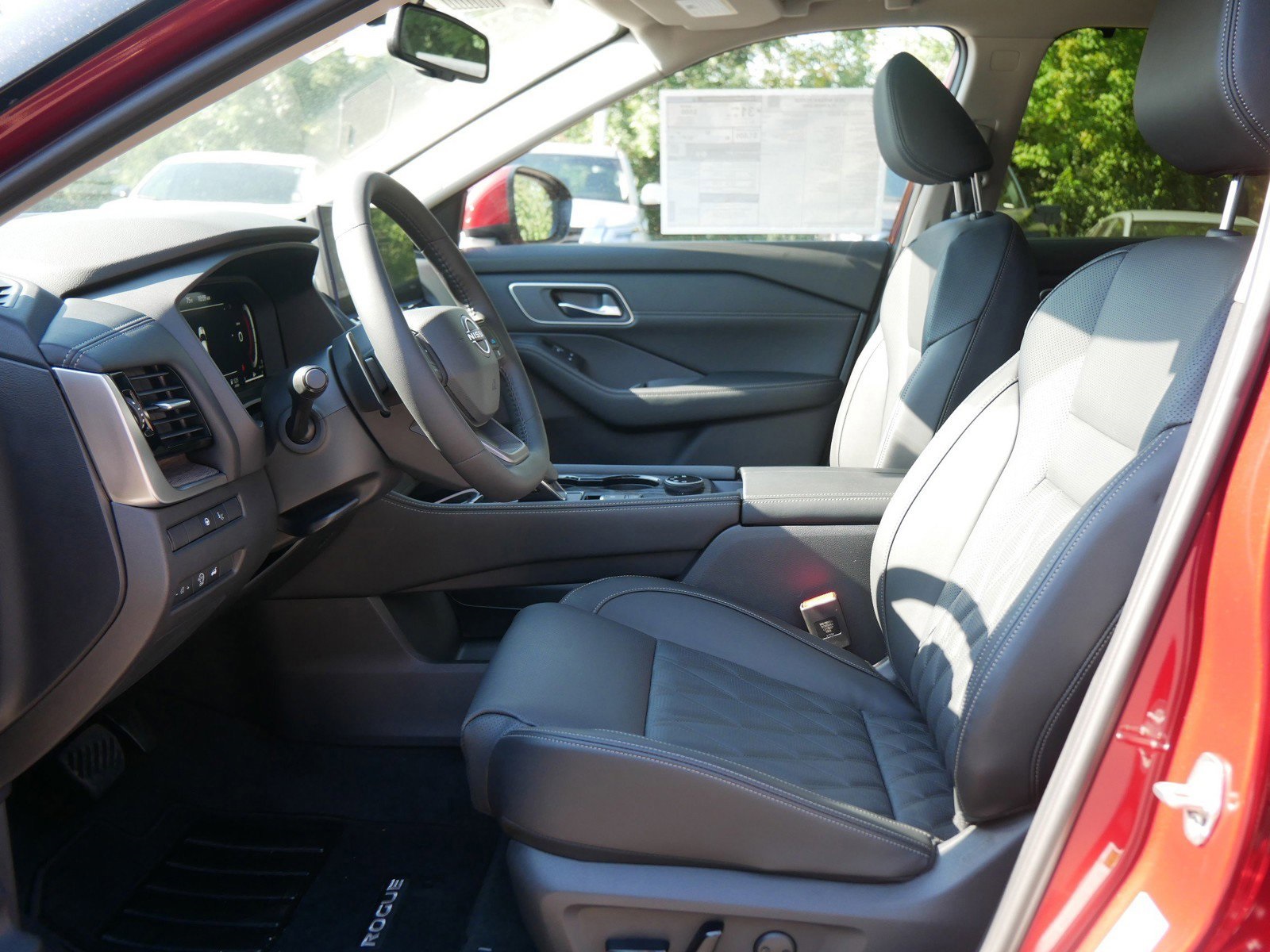 2026 Nissan Rogue Platinum photo 5
