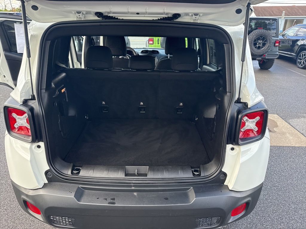 2021 Jeep Renegade Latitude photo 17