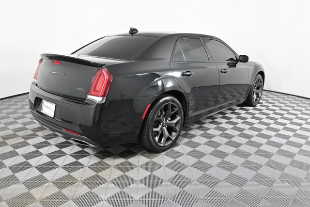 2022 Chrysler 300 S photo 10