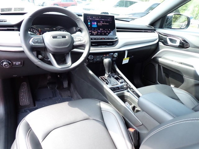 2025 Jeep Compass Limited photo 14