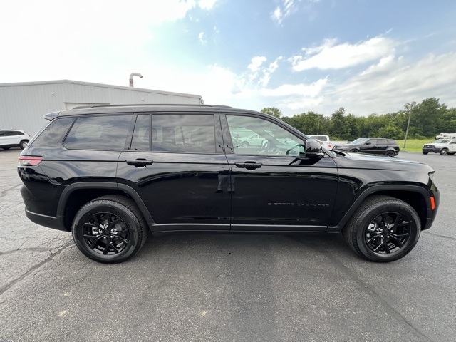 2025 Jeep Grand Cherokee Altitude X photo 2