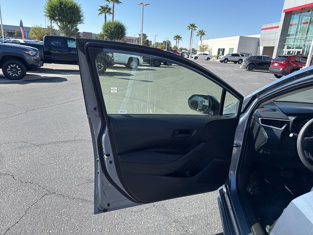 2022 Toyota Corolla LE photo 11