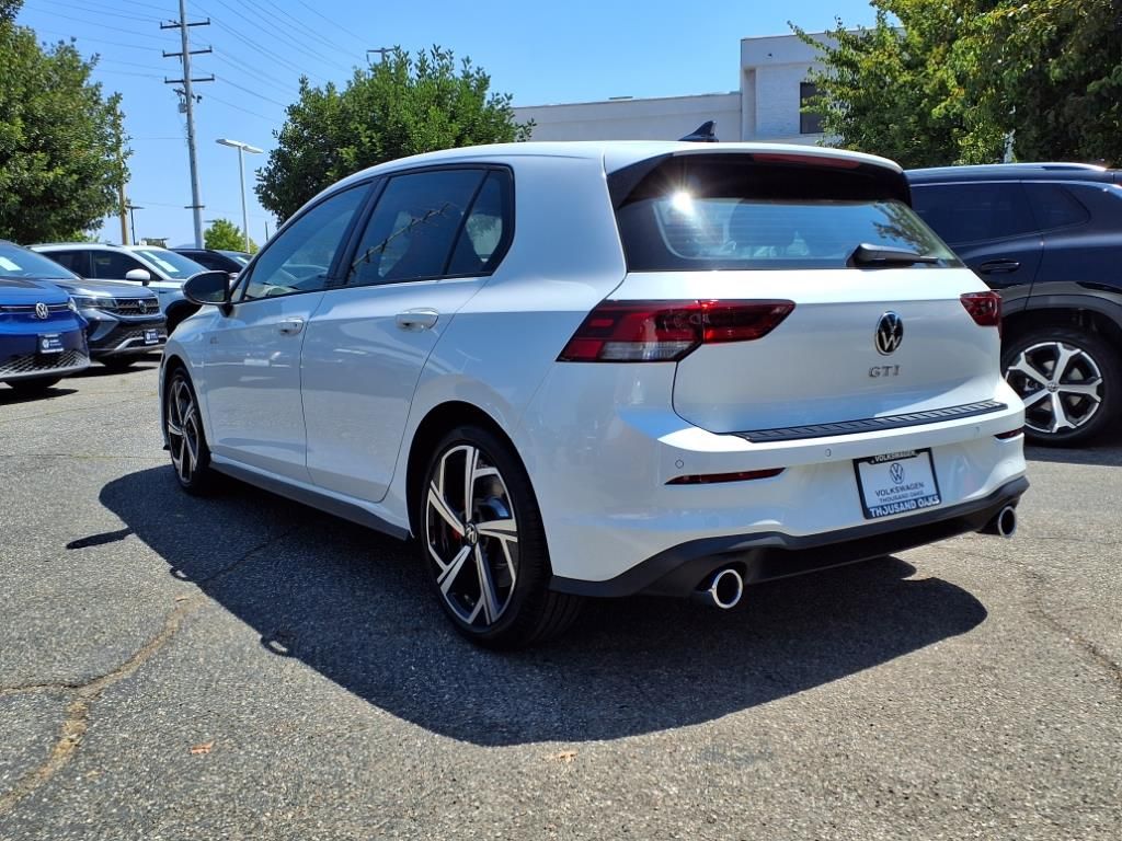 2025 Volkswagen Golf GTI SE photo 4