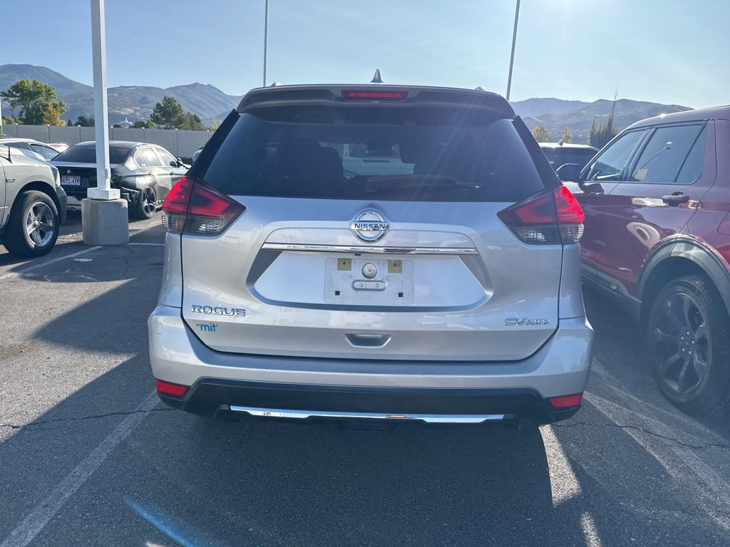 2017 Nissan Rogue SV photo 14