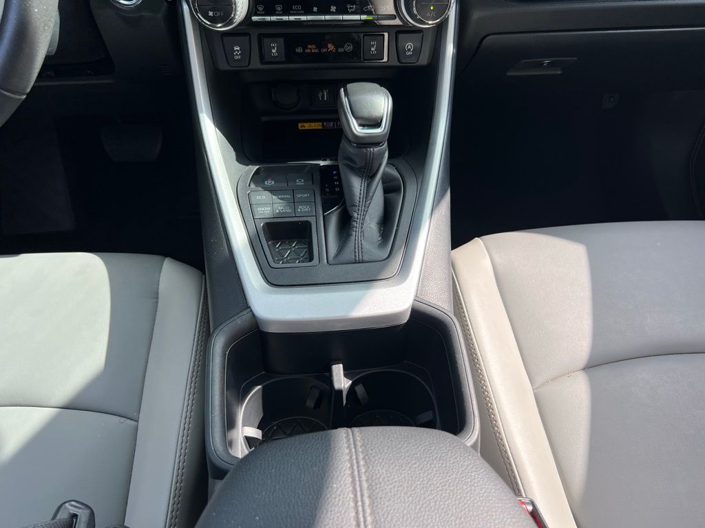 2023 Toyota RAV4 XLE Premium photo 17