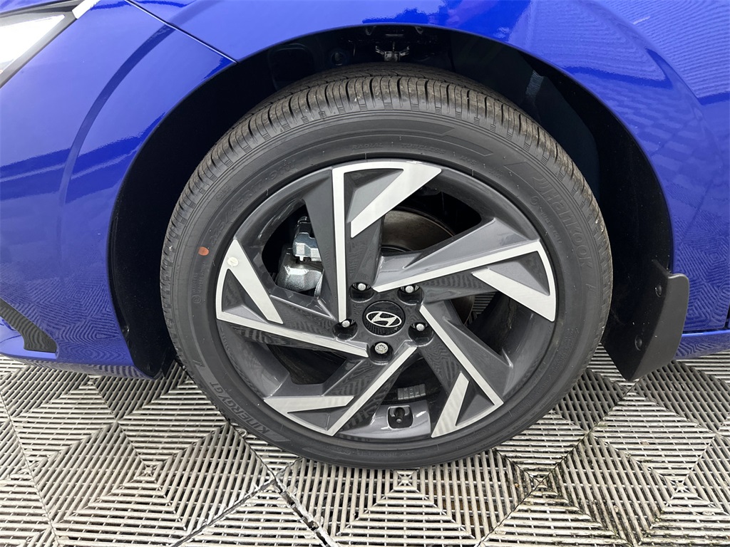2025 Hyundai Elantra SEL Convenience photo 11