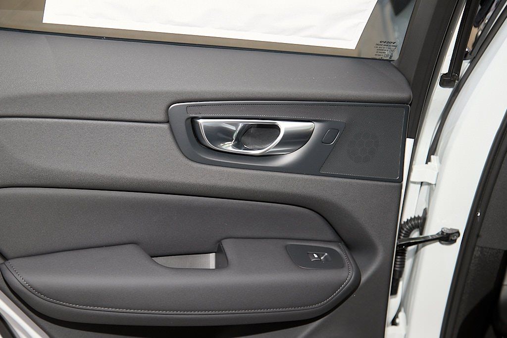 2026 VOLVO XC60 - Image 18