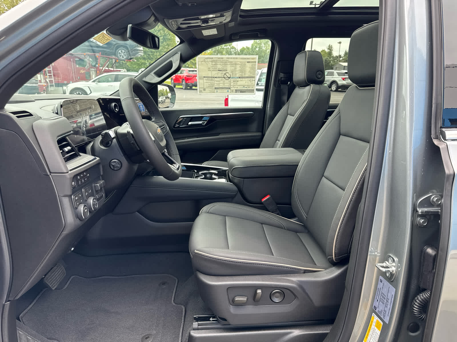 2025 Chevrolet Tahoe Premier photo 21