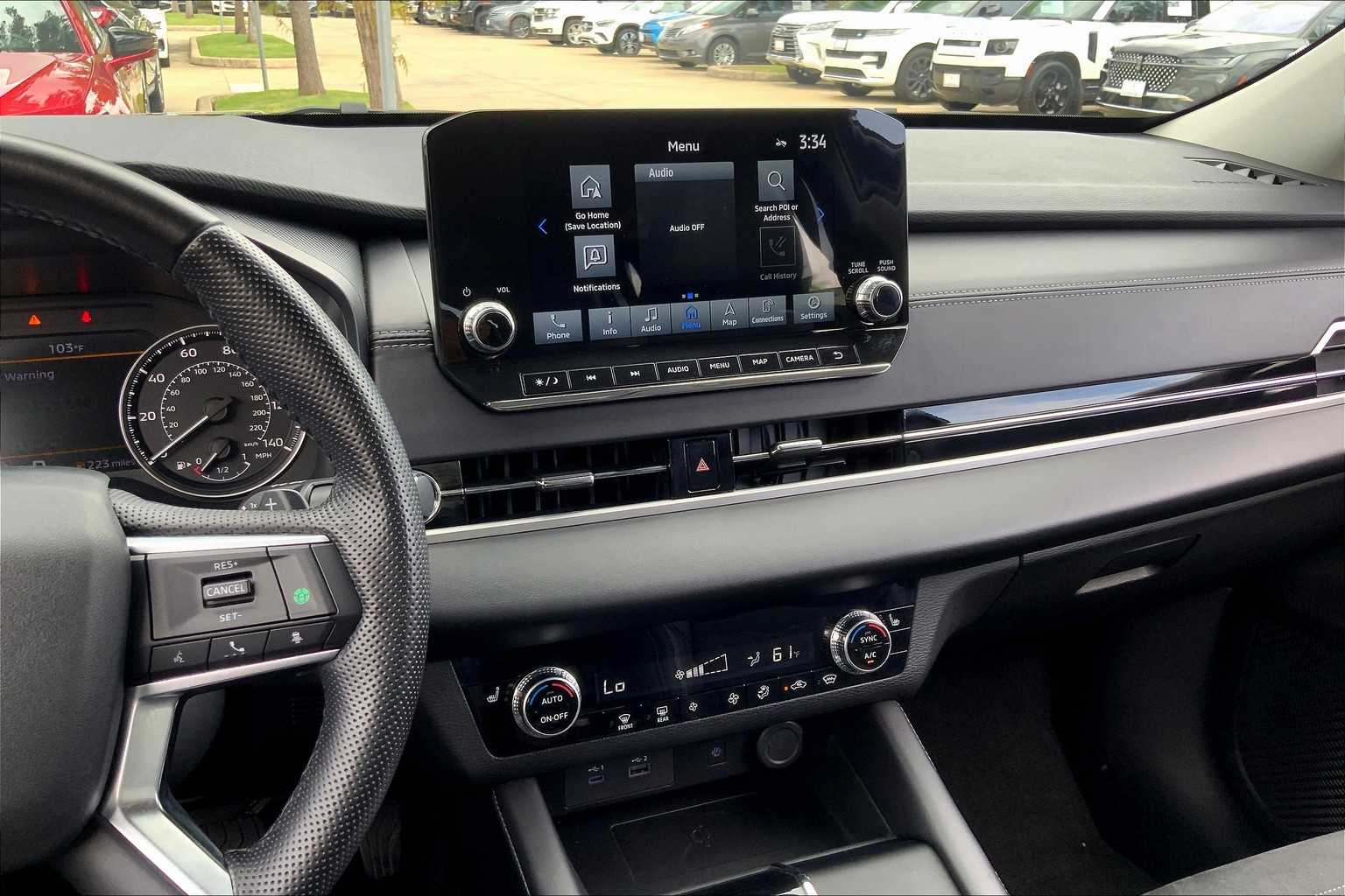 2024 Mitsubishi Outlander SE photo 3