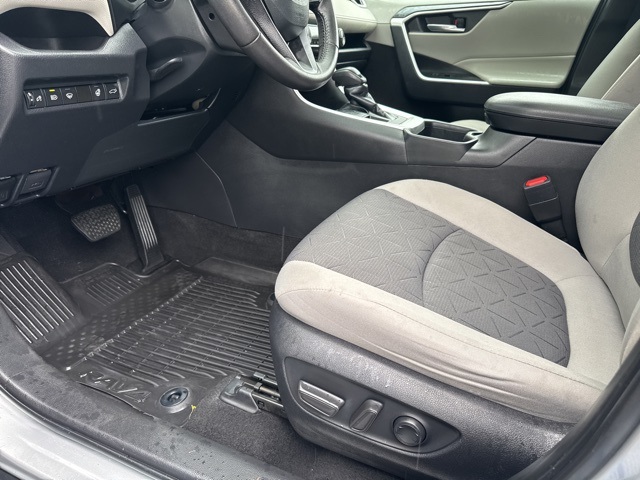 2022 Toyota RAV4 XLE photo 20