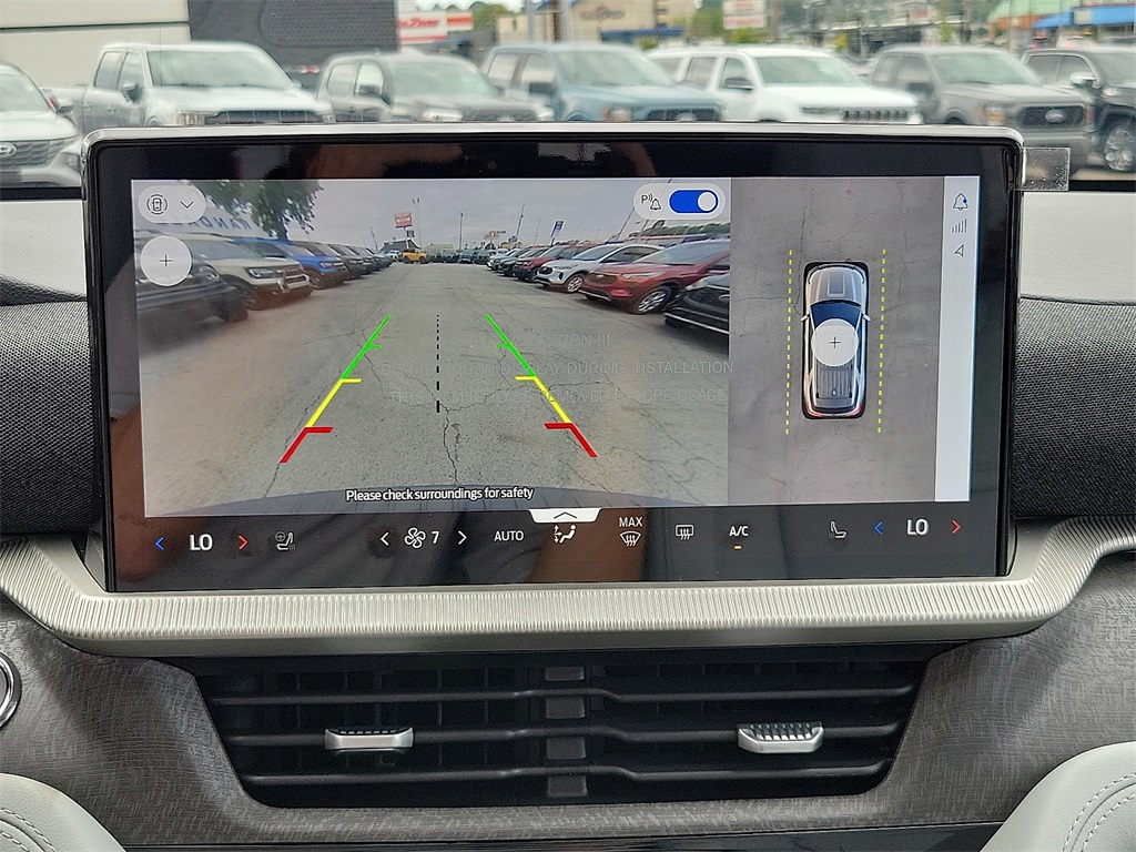 2025 Ford Explorer Platinum photo 16