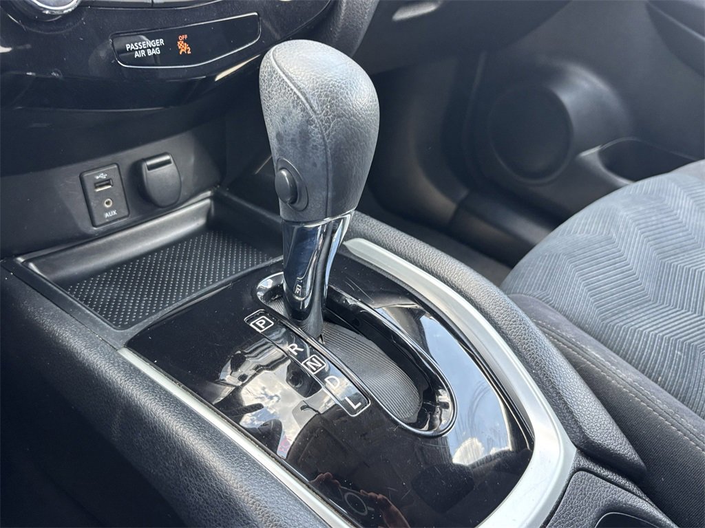 2016 Nissan Rogue SV photo 35