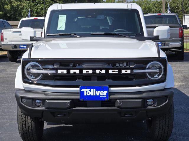 2025 Ford Bronco Outer Banks photo 3